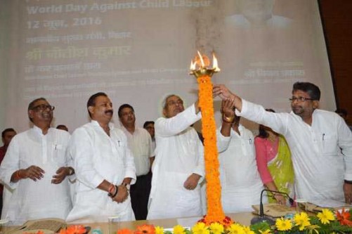 PATNA, JUNE 12 (UNI):- Bihar Chief Minister Nitish Kumar lighting the lamp to inaugurating function of World Day Against Child Labour at Adhiveshan Bhawan in Patna on Sunday. UNI PHOTO-29U