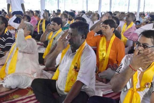 PATNA, JUNE 21 (UNI):- Union Minister for Communications and Information Technology Ravi Shankar Prasad  performing Yoga on the occasion of International Yoga Day in Patna on Tuesday. UNI PHOTO-40U