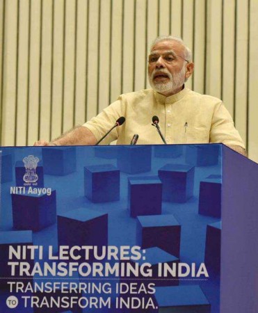 NEW DELHI, AUG 26 (UNI):- Prime Minister Narendra Modi delivering his inaugural address at the NITI Transforming India Lecture Series, in New Delhi on Friday. UNI PHOTO-19U