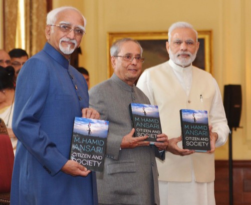 The President, Shri Pranab Mukherjee releasing the book Citizen and Society, authored by the Vice President, Shri M. Hamid Ansari, at Rashtrapati Bhavan, in New Delhi on September 23, 2016.  	The Prime Minister, Shri Narendra Modi is also seen.