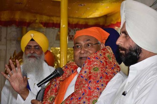 PATNA, OCT 13 (UNI):- Bihar Chief Minister Nitish Kumar addressing before flagging off the Jagriti Rath Yatra at Takht Sri Harmandir Jee Patna Sahib to mark the 350th birth anniversary of Sikhs tenth  Guru Gobind Singhji, in Patna on Thursday. UNI PHOTO-6U