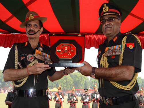 सेनाध्यक्ष बलबीर सुहाग ने बिहार रेजिमेंटल संटर के अफसरों को किया सम्मानित