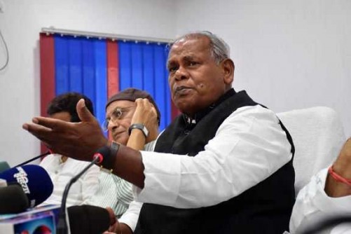 PATNA, JULY 1 (UNI):-Former Bihar chief minister and chief of the Hindustani Awam Morcha (HAM) Jitan Ram Manjhi addressing a press conference in Patna on Wednesday. UNI PHOTO -11U