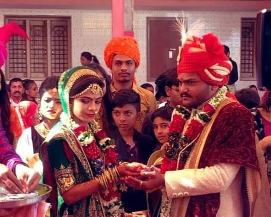 Hardik patel with wife kinjal